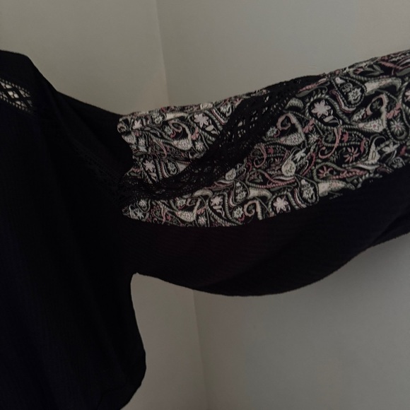 Black Lace Sleeve Women's Top Waffle Knit, Size 26/28W - Picture 5 of 8